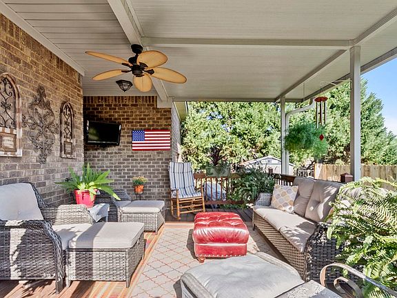 2nd image of 556 Shelby Cir