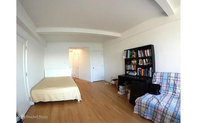 Rented by Douglas Elliman | media 22