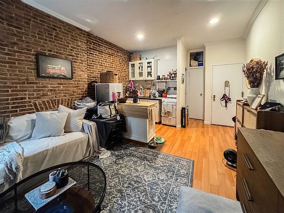 2nd image of 71 Pineapple St APT A2
