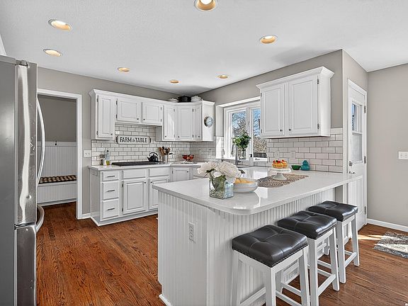 5th image of 1425 Riverside Dr