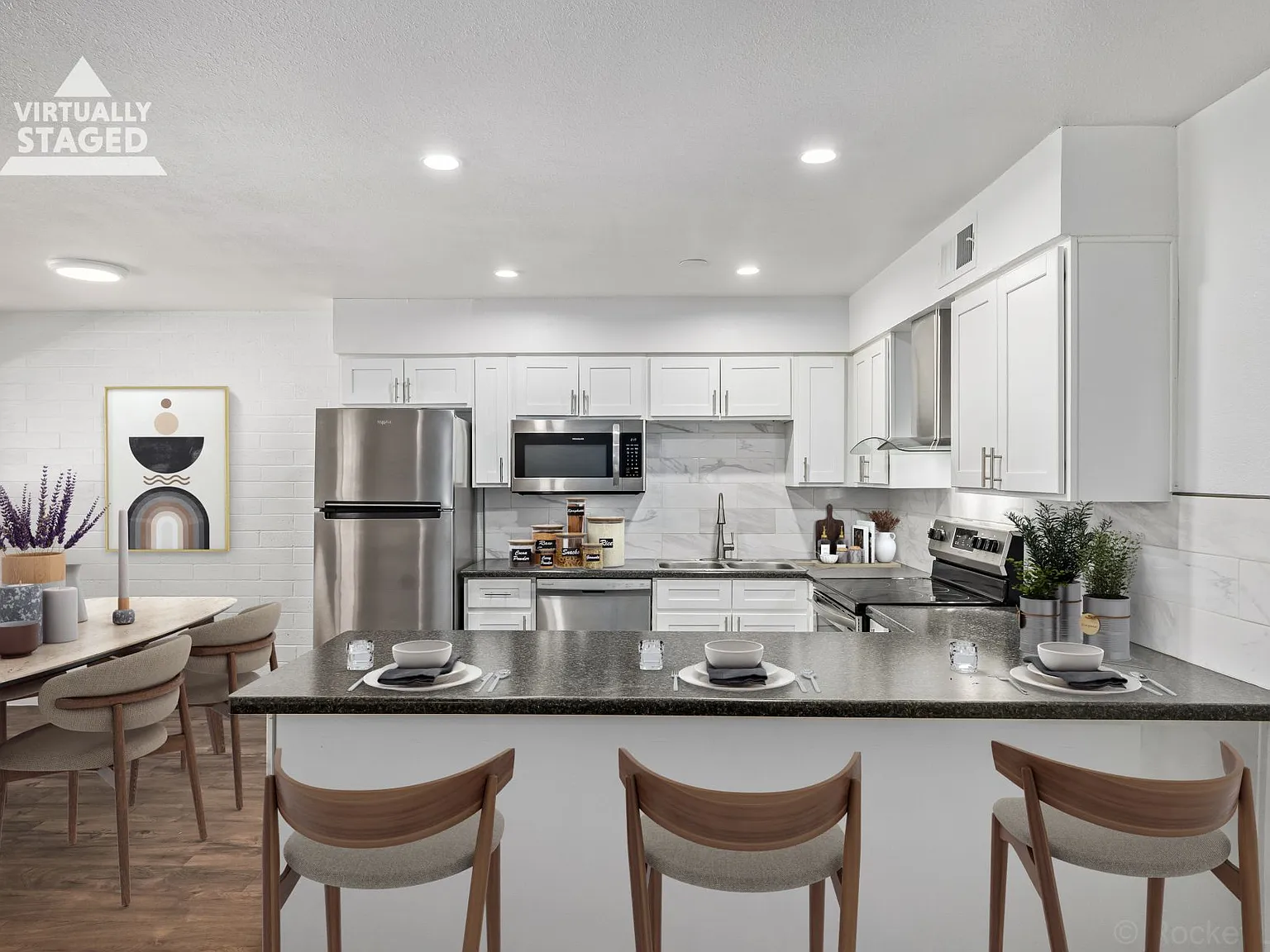 Palm View Manor — Photo 1