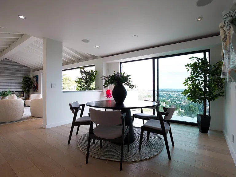 2260 Maravilla Dr — Photo 31