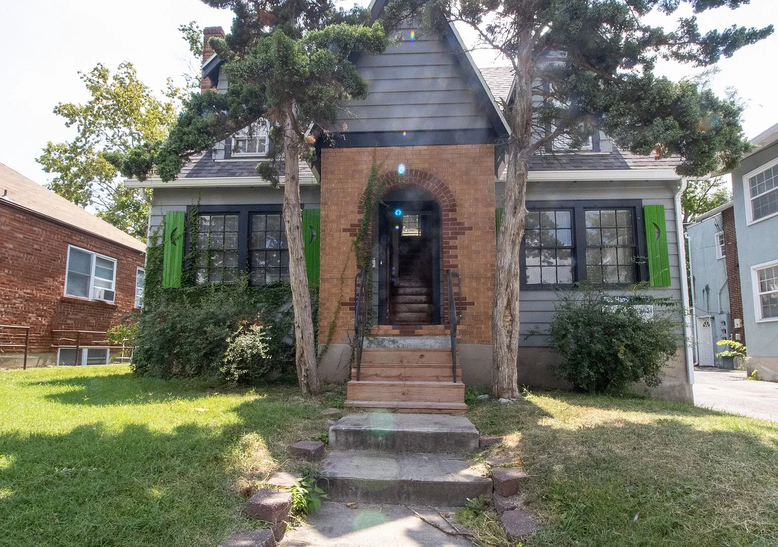 Charming 3 bed | 2 bath home in the heart of downtown! — Photo 2