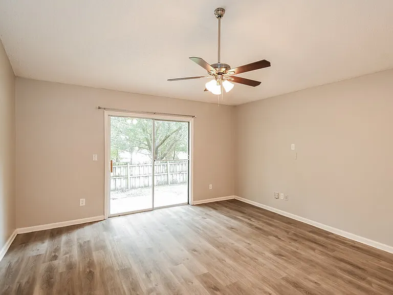 2621 Fernleaf Dr — Photo 3