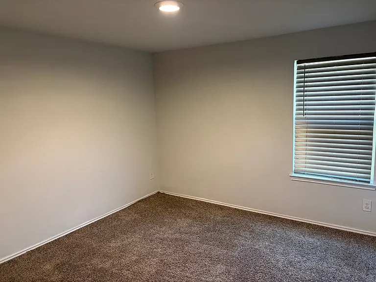 103 Pecos Dr — Photo 8