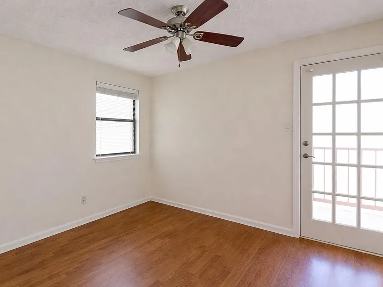 706 W 22nd St #306 — Photo 9