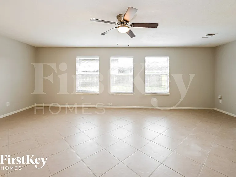 21602 Skyla Cir — Photo 2