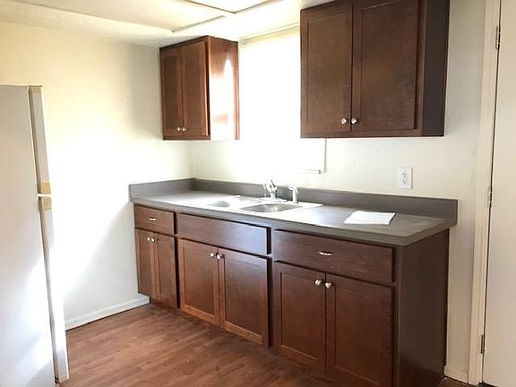 4th image of 4016 Pine Ave