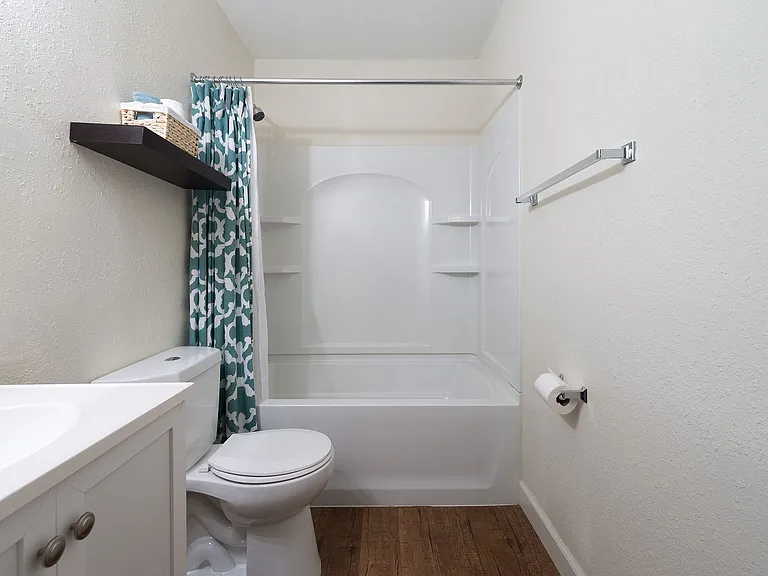 Green Door Apartments — Photo 139