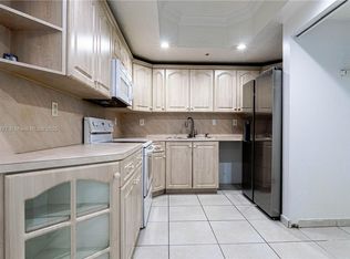 17405 NW 75th Pl APT 110, Hialeah, FL 33015