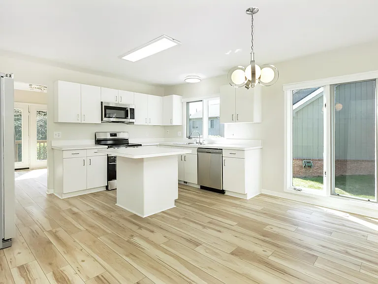 37743 Avon Ln — Photo 8