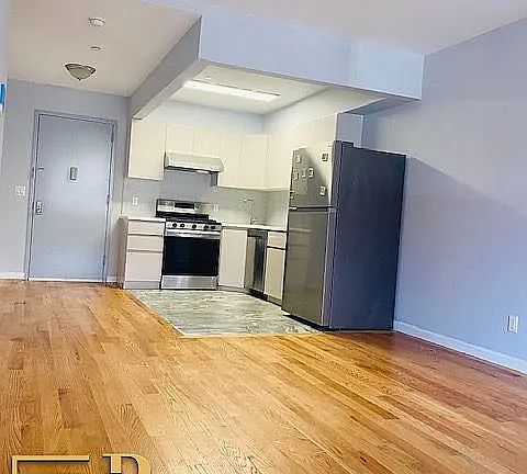 3rd image of 2517 Voorhies Ave #1E