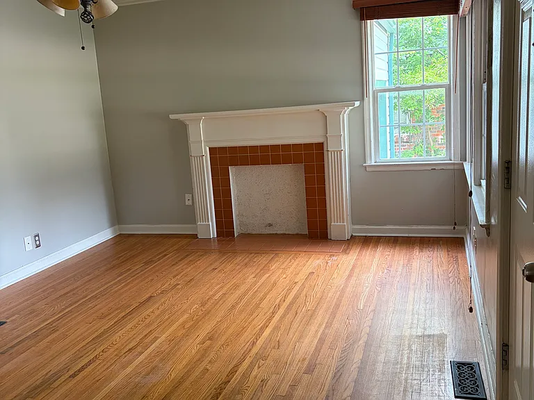 2536 E 2nd St — Photo 9