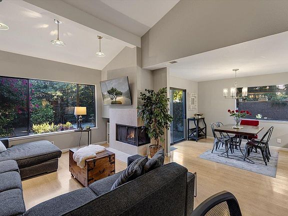 3rd image of 1070 Villa Maria Ct