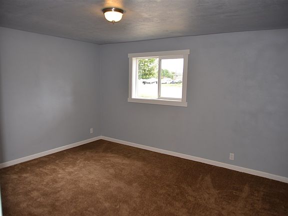5th image of 3323 E Euclid Ave