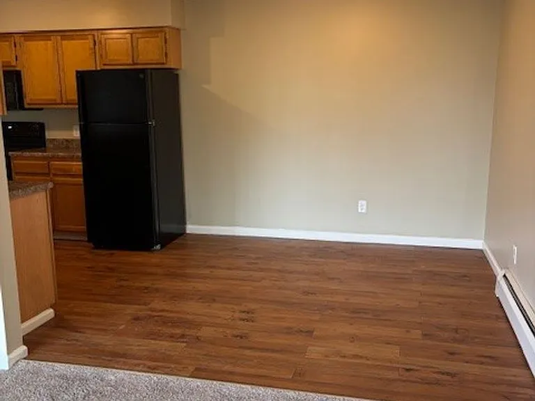 Newbury Apartment Homes — Photo 25
