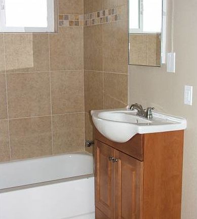 4th image of 3625 Centinella Dr