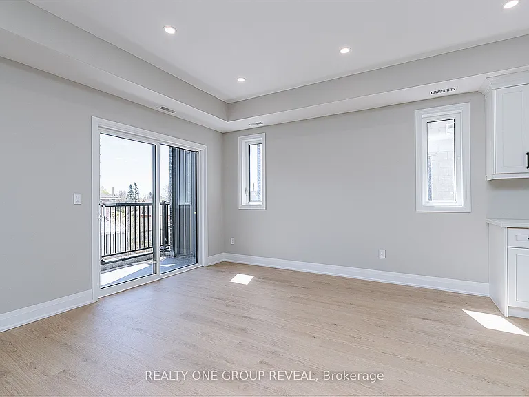 223 Grenfell St #2 — Photo 8