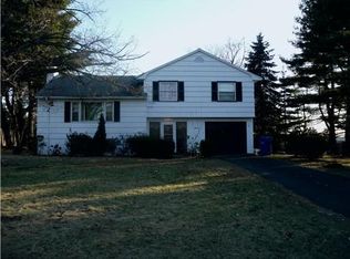11 Sycamore Rd, Bloomfield, CT 06002