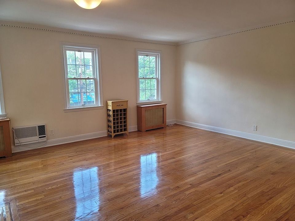 1st image of 2308 24th Ave Floor 2