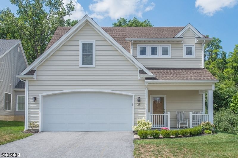1st image of 25 Bluffs Ct #25