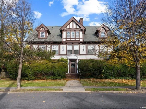 502 Jorgen Street, Lawrence, NY 11559