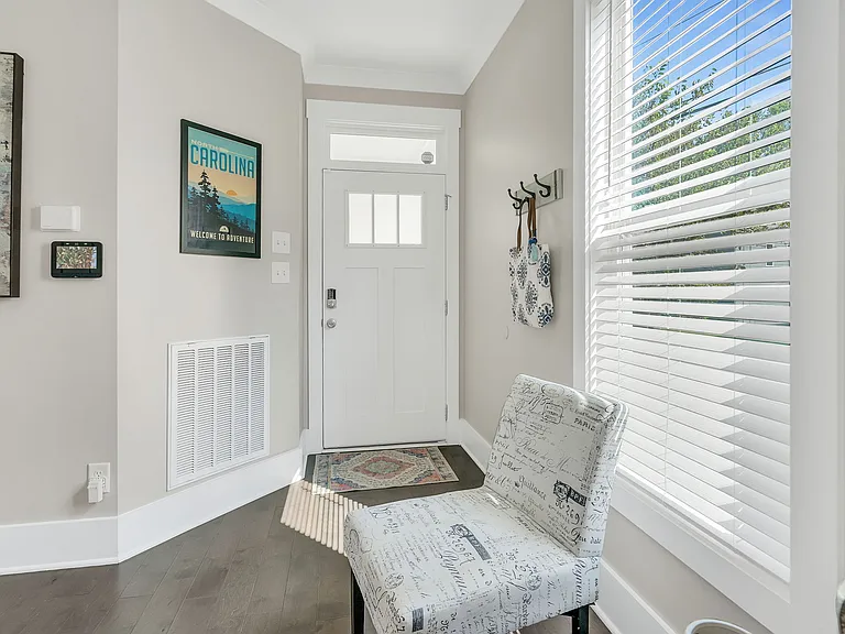 510 Eugene St — Photo 27