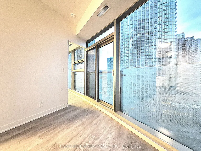 14 York St #1305 — Photo 4