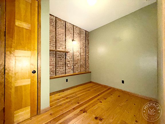 5th image of 212 Starr St APT 1L