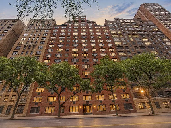 315 E 72nd St APT 3A, New York, NY 10021