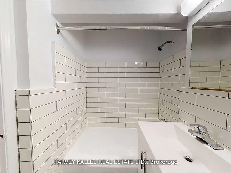 4 Greentree Ct #B3 — Photo 14