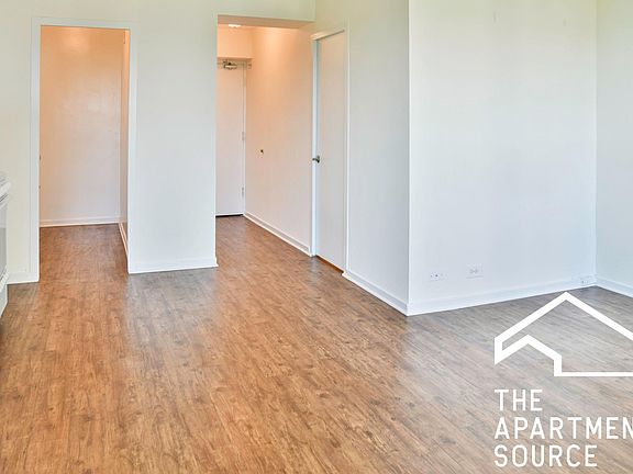 2nd image of 3300 N Lakeshore Dr #1814