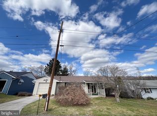 27 Elm Dr, Lewistown, PA 17044