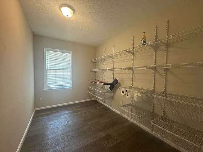 7601 Edgewater Dr — Photo 7
