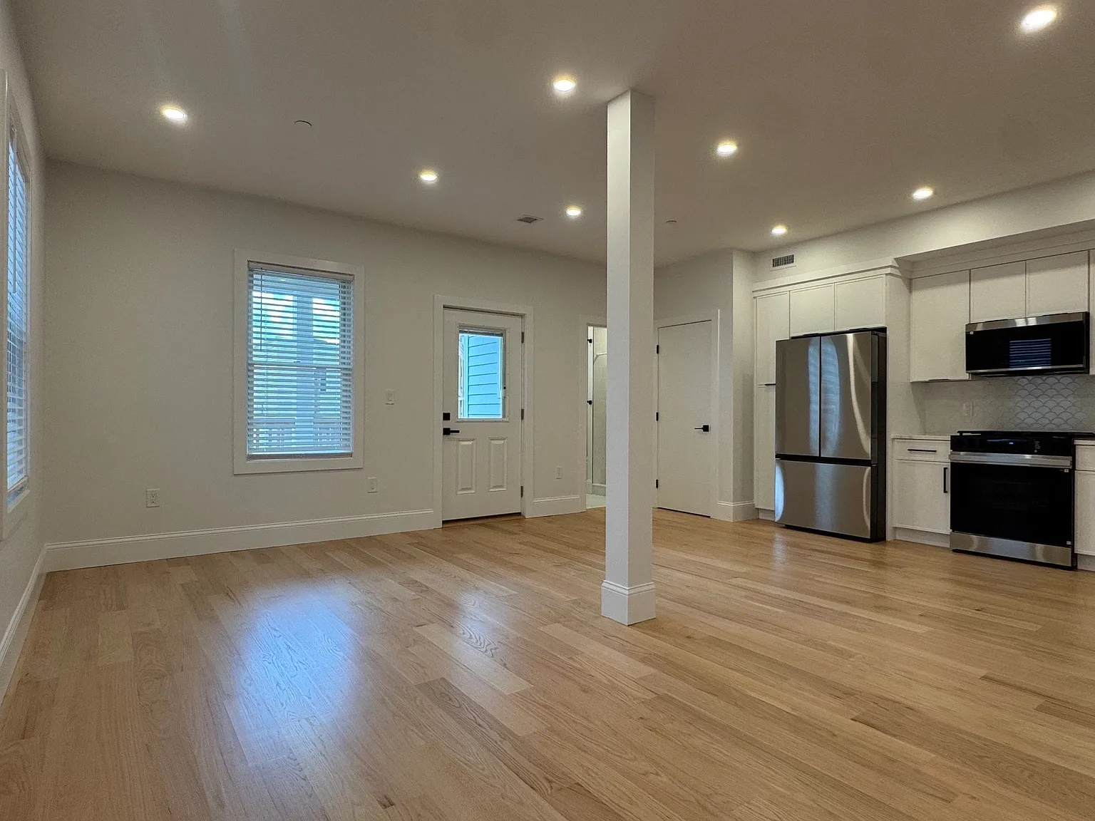 3 bed, 2.0 bath, 1100 sqft, $3,595 — Photo 3