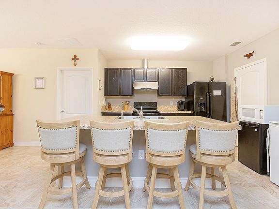 5th image of 161 Fishermans Cove Dr