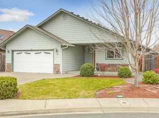 126 SW Pintail Ct, Grants Pass, OR 97527