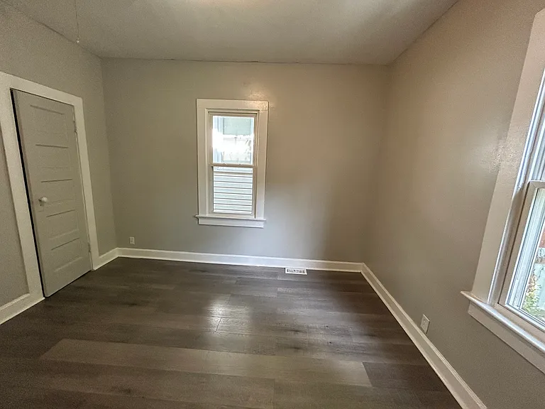 703 E Tennessee St — Photo 4