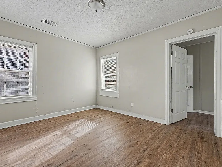 543 E Gage Ave — Photo 15