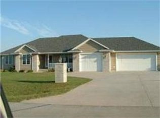 2435 Prairie Rose Rdg, Muscatine, IA 52761