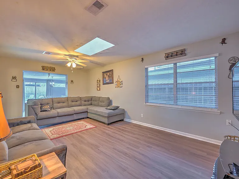 San Jacinto Dr — Photo 16