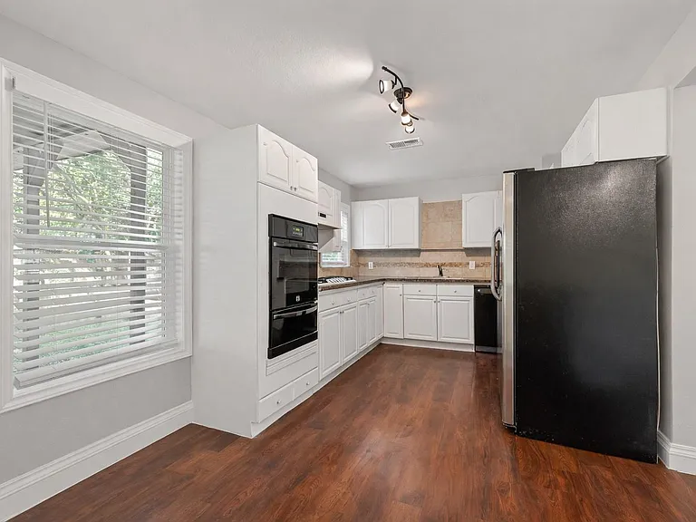 3823 Florinda St — Photo 10