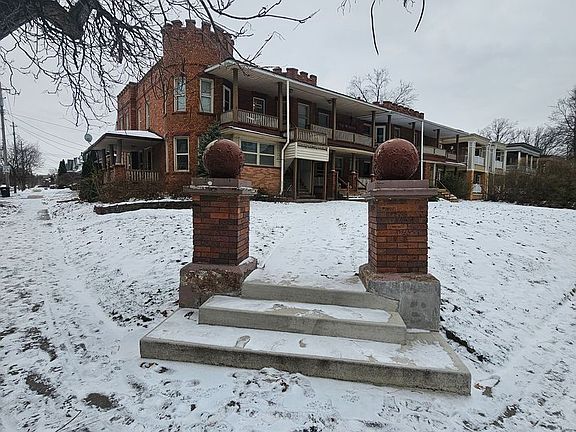 3rd image of 14801 Clifton Blvd #1