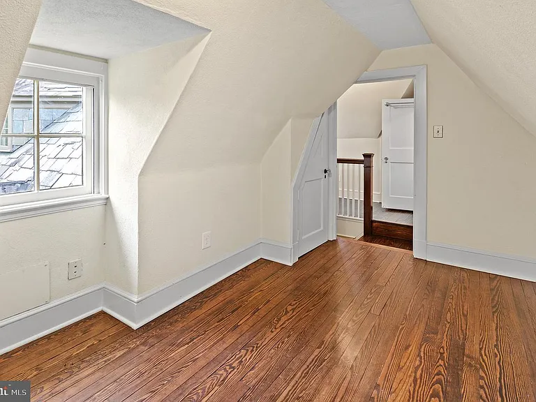 7704 Crossland Rd — Photo 44
