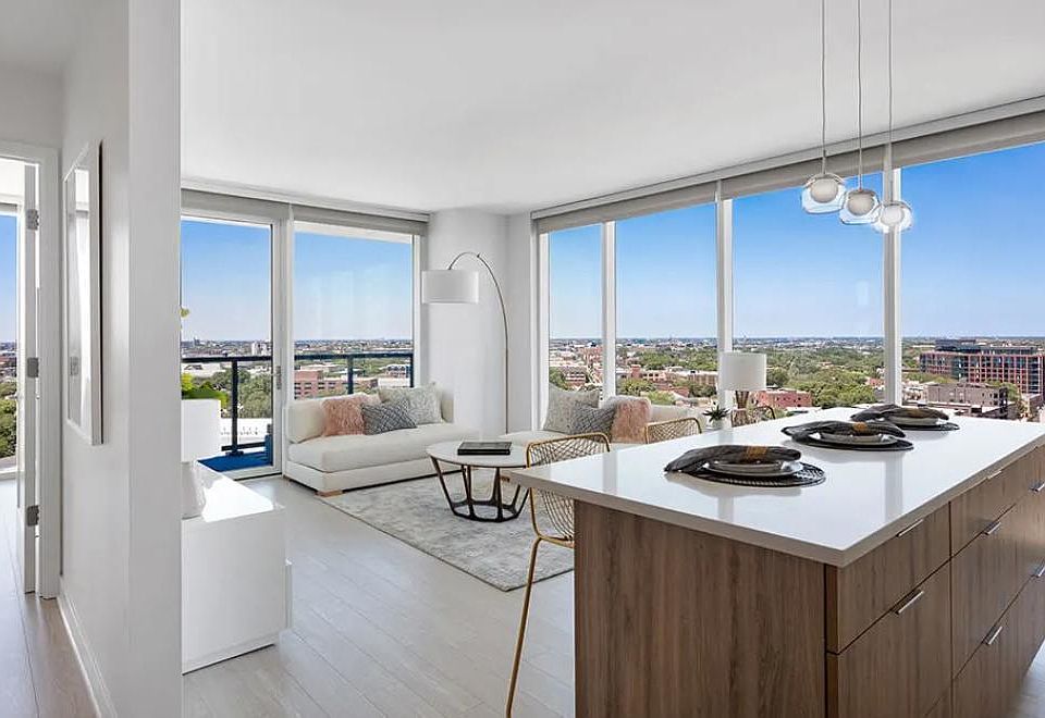 1st image of 2344 N Lincoln Ave #8