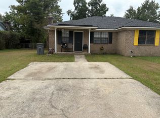 7709 Suzanne Dr, North Charleston, SC 29418