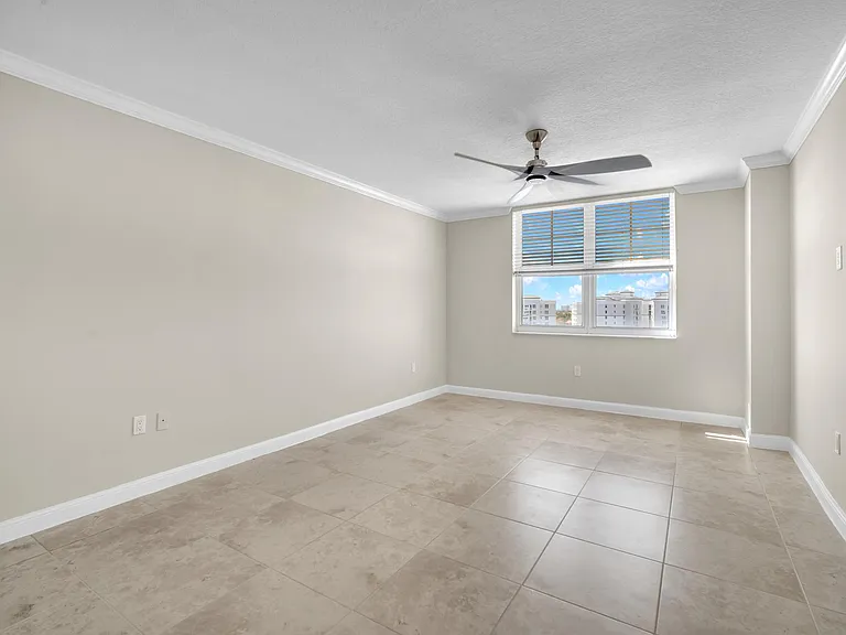 Royal Palm Apartments — Photo 48