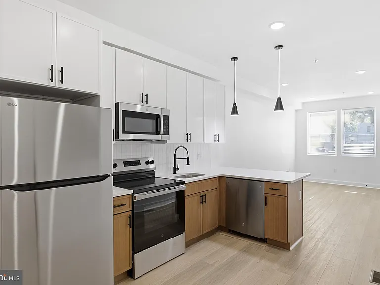 2310 N Sydenham St #1 — Photo 4