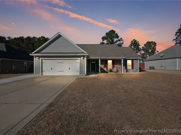 2220 Sir Michael Dr, Hope Mills, NC 28348