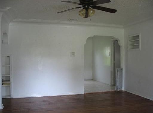 2nd image of 1159 Lakeview Dr